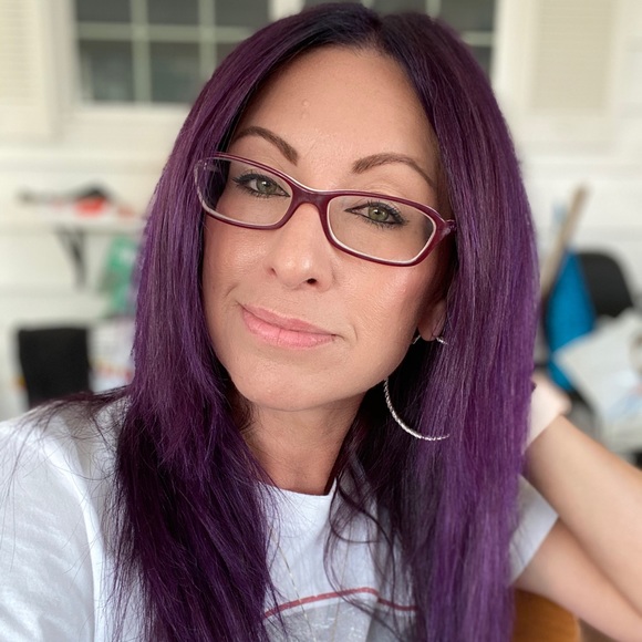 Meet your Posher, Traci - Picture 2 of 3